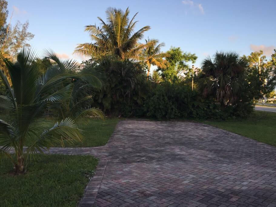 Villa House With Pool, 10 Mins Drive To The Beach! à Miami Shores Extérieur photo