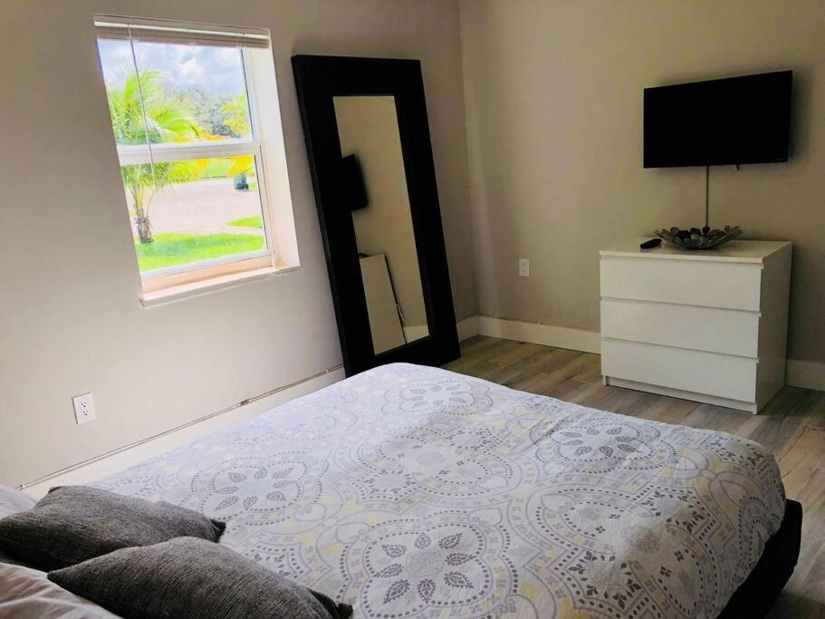 Villa House With Pool, 10 Mins Drive To The Beach! à Miami Shores Extérieur photo